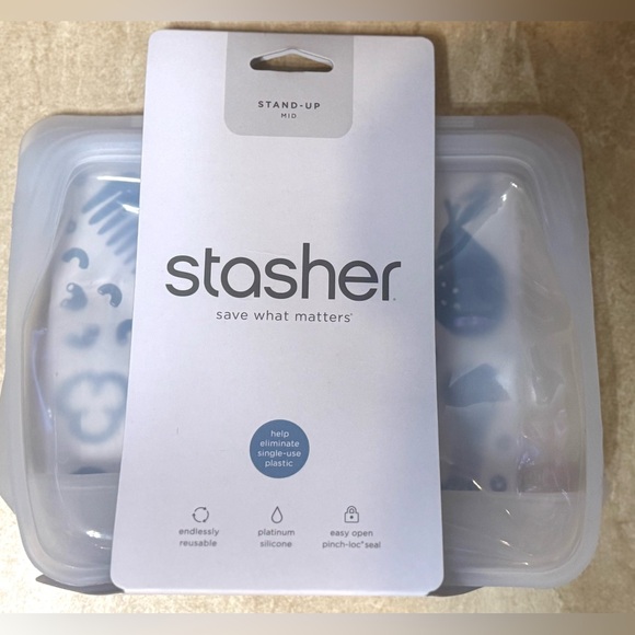 Stasher™ 1/2 Gallon Stand Up, 2 Cup Bowl, 2 Sandwich & 2 Snacks - Picture 4 of 8